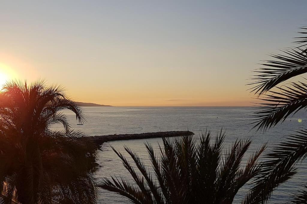 Appartement Bord De Mer Avec Garage ม็องตง ภายนอก รูปภาพ