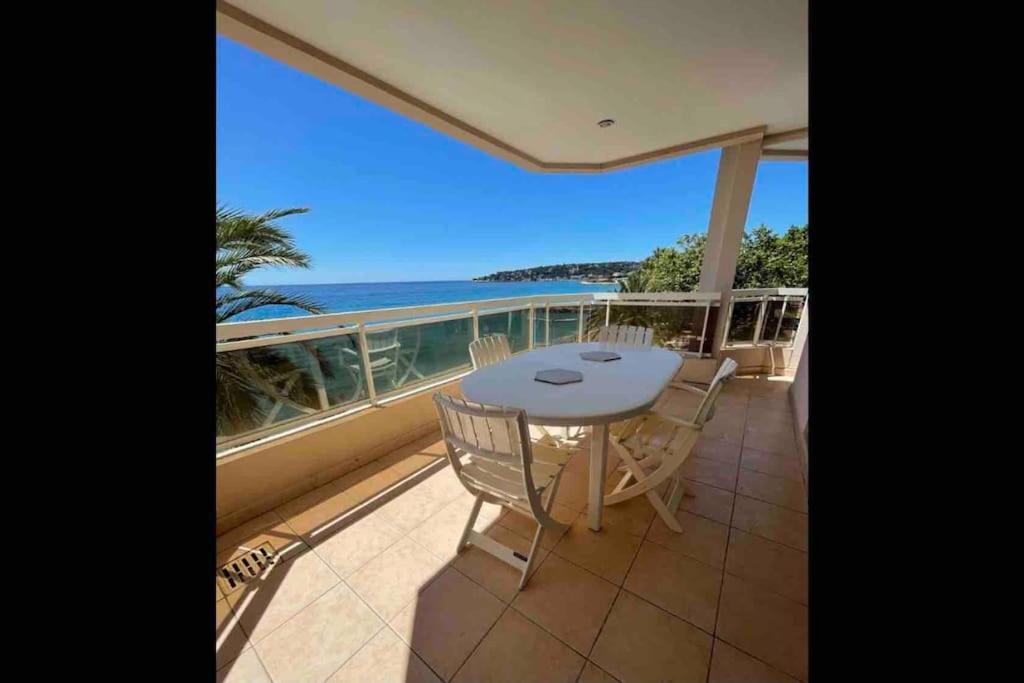 Appartement Bord De Mer Avec Garage ม็องตง ภายนอก รูปภาพ