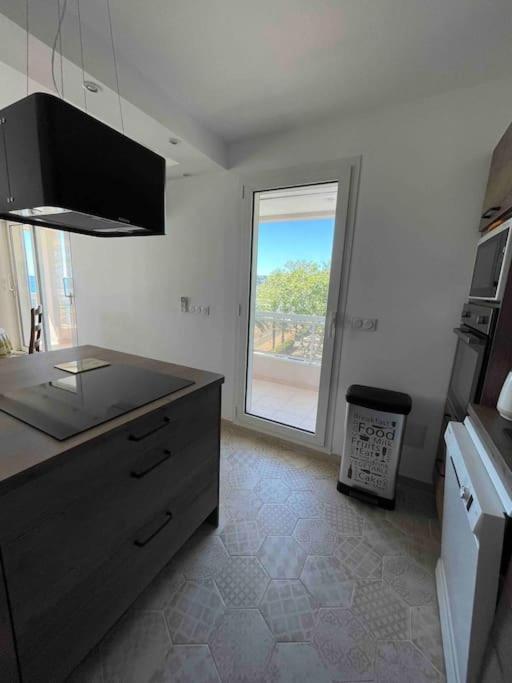 Appartement Bord De Mer Avec Garage ม็องตง ภายนอก รูปภาพ